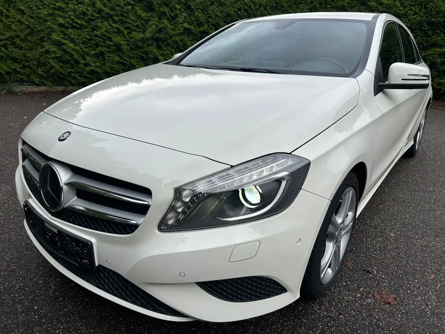 Mercedes-Benz A 180 URBAN NAVI XENON LEDER KLIMA 75.000 KM Weiß - 2
