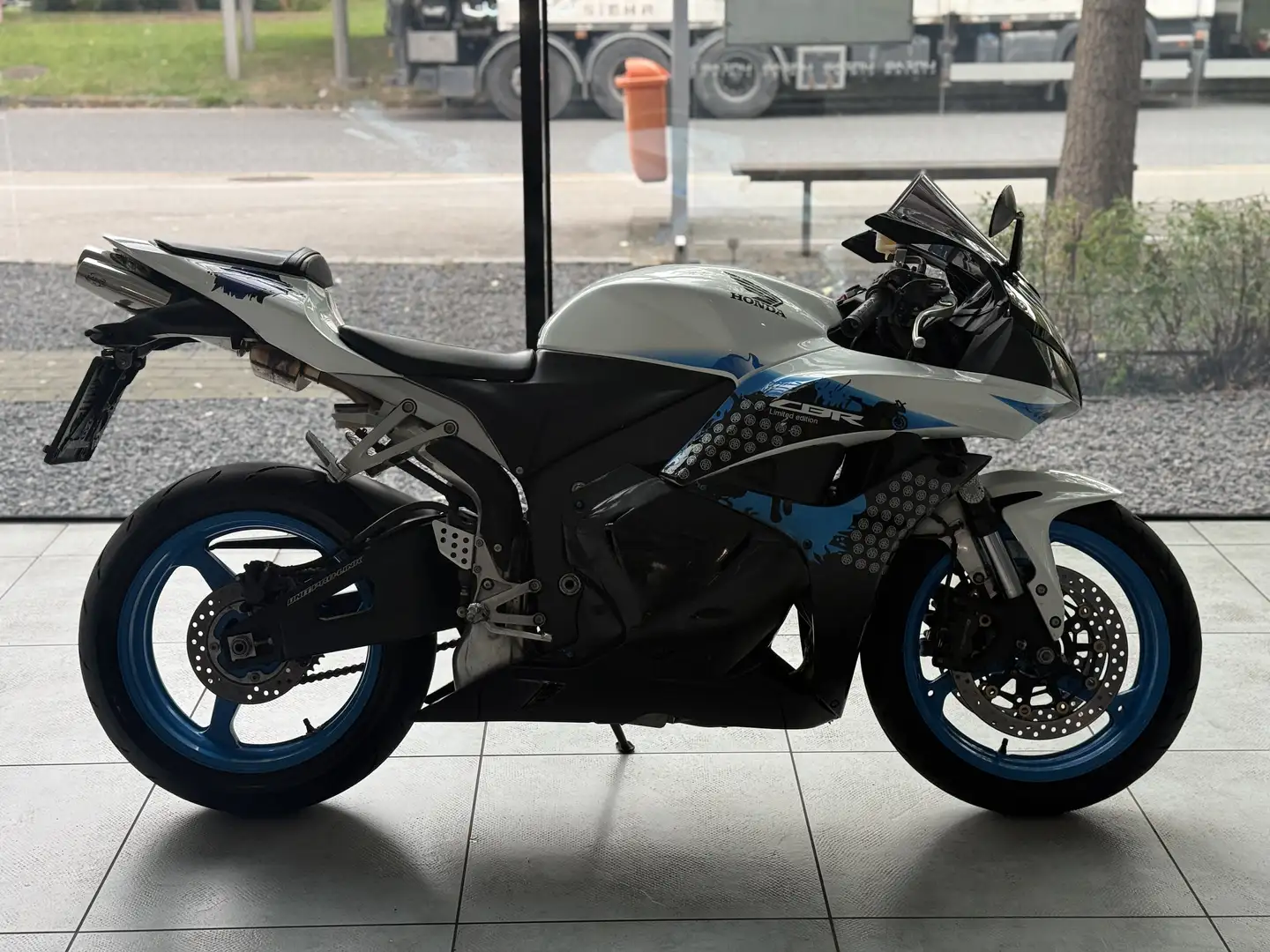 Honda CBR 600 RR PC40 - 1