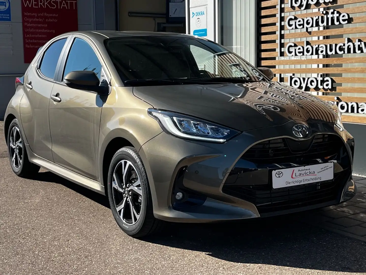 Toyota Yaris Hybrid Teamplayer Marrone - 1