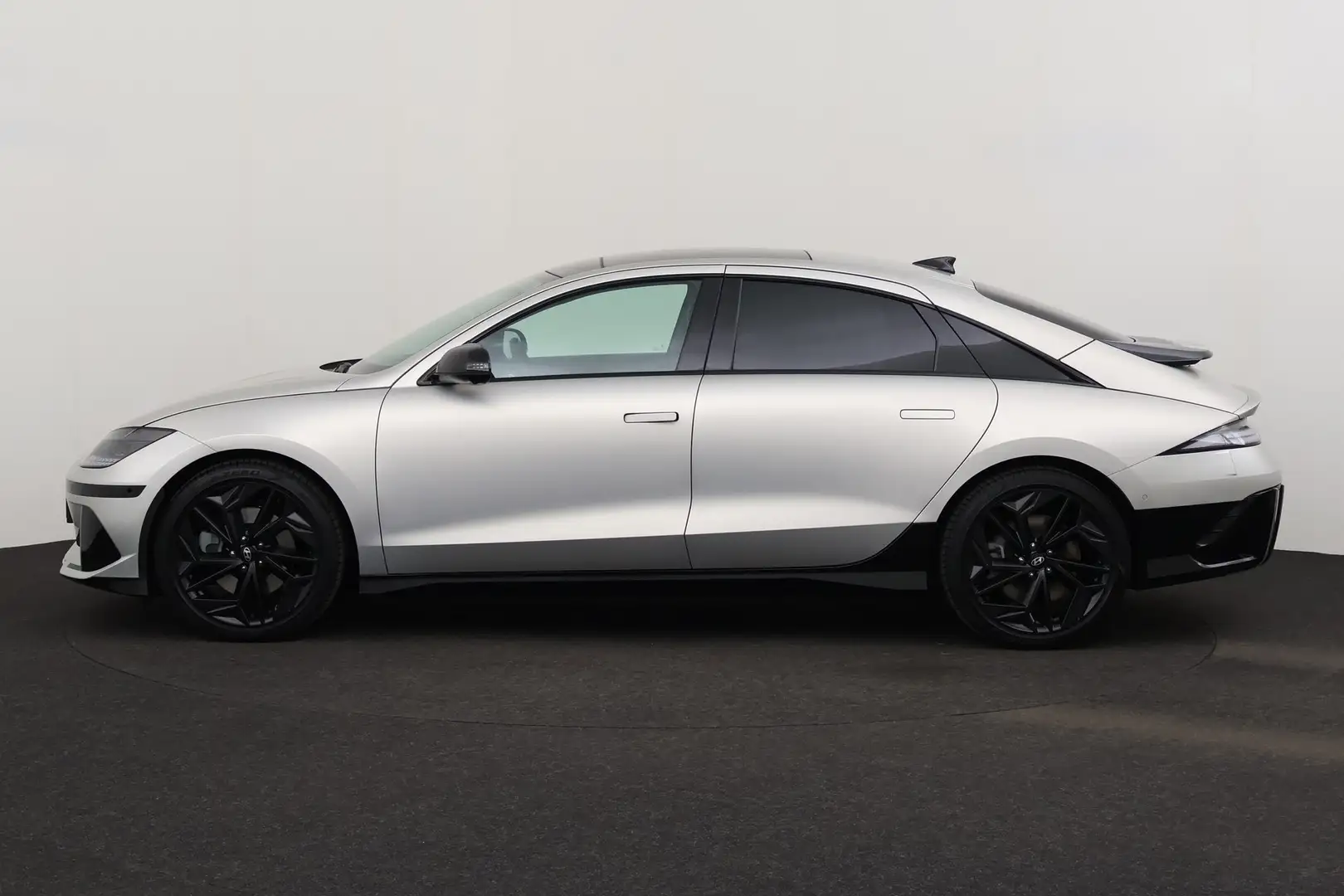 Hyundai IONIQ 6 FIRST EDITION 77.4 kWh + A/T + GPS + CARPLAY + CA Gris - 2