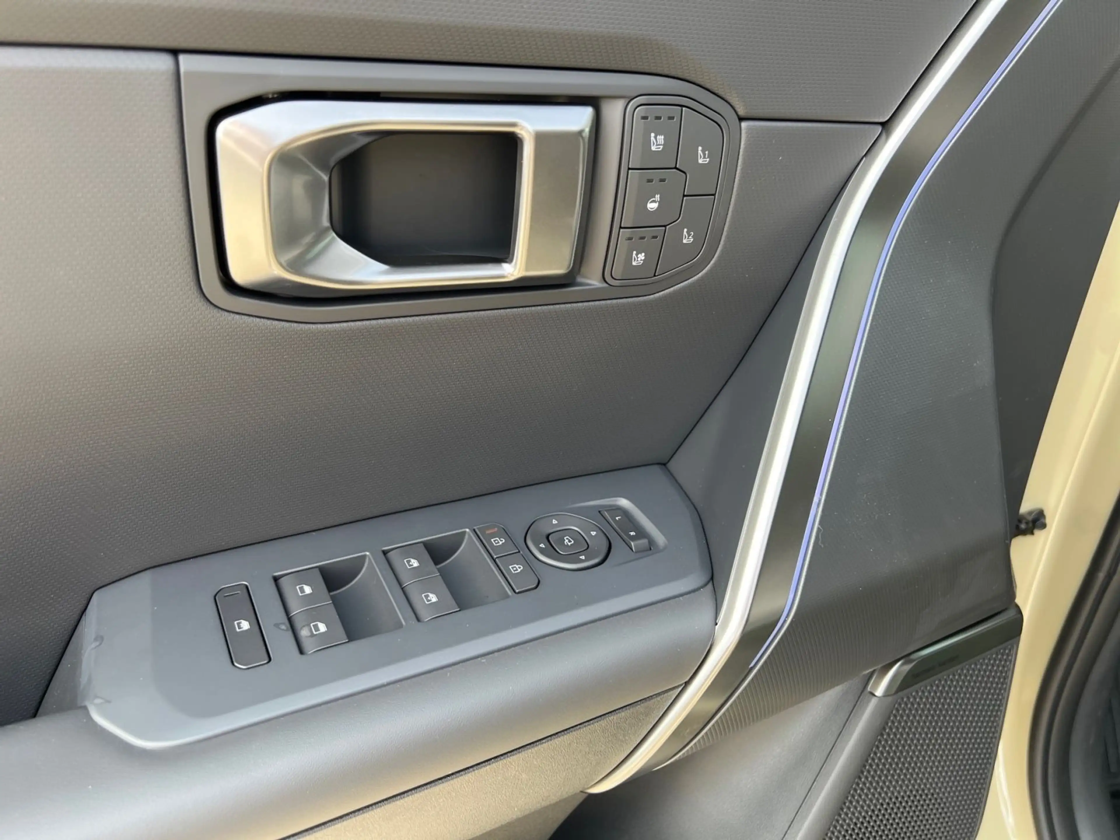 Kia Seltos | 1.6 T-GDI | X-Line | Tan Beige — photo 13