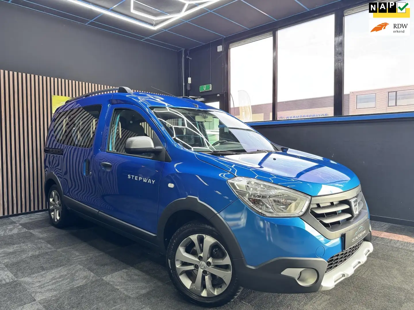 Dacia Dokker 1.2 TCe S&S Stepway 1e Eig navi Cruise Airco Trekh Blau - 1