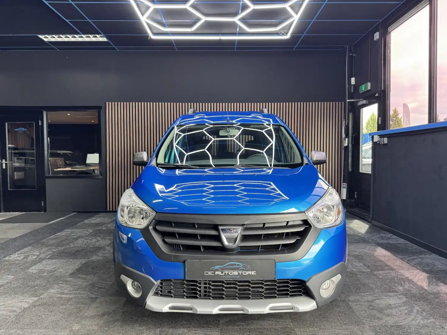 Dacia Dokker 1.2 TCe S&S Stepway 1e Eig navi Cruise Airco Trekh Blau - 2