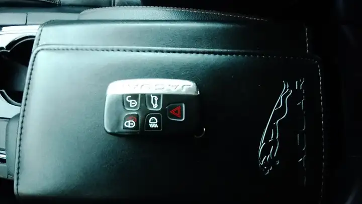 Jaguar F-Pace 2017, foto 16
