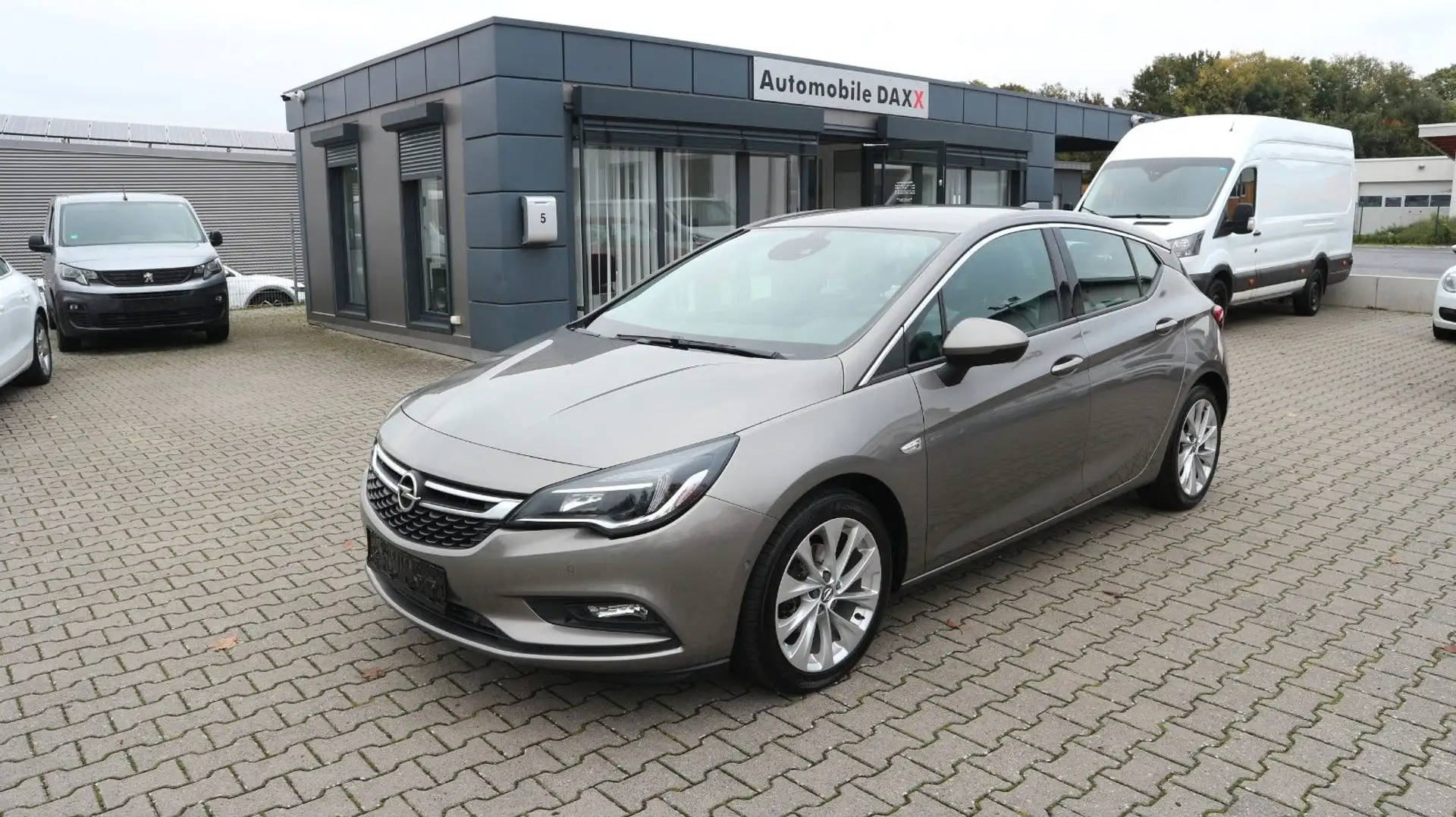 Opel Astra K 1.4 Lim. 5-trg. Innovation Start/Stop Beige - 1