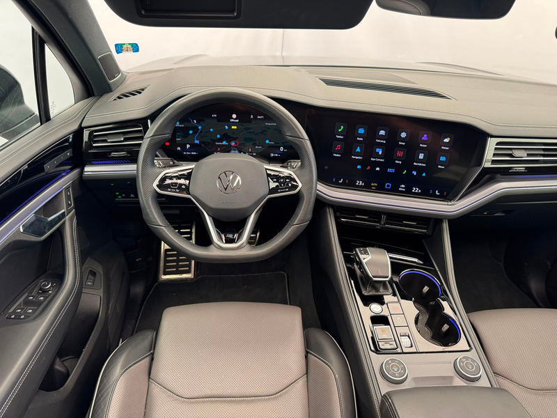 Volkswagen Touareg R-LINE 3.0 TDI DSG+AHK+PANO+KAMERA+STHZ+MATRIX+... — photo 13