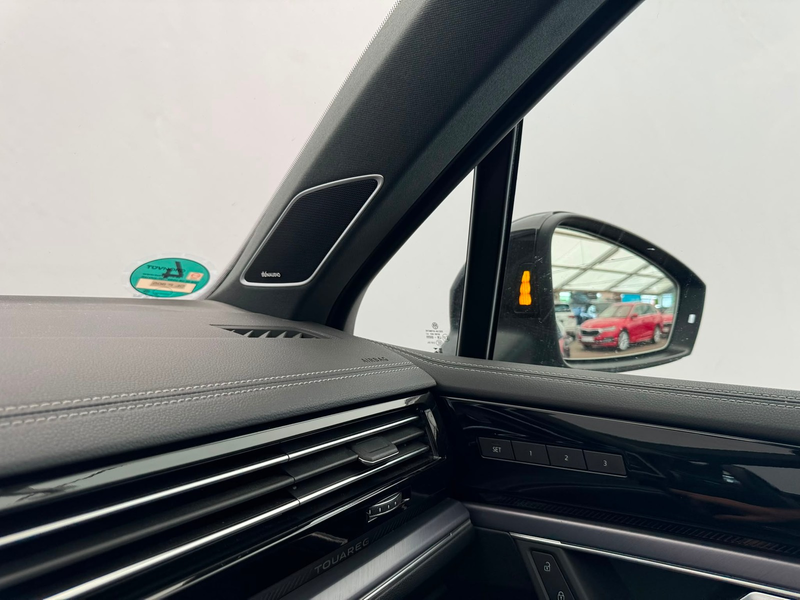 Volkswagen Touareg R-LINE 3.0 TDI DSG+AHK+PANO+KAMERA+STHZ+MATRIX+... — photo 10