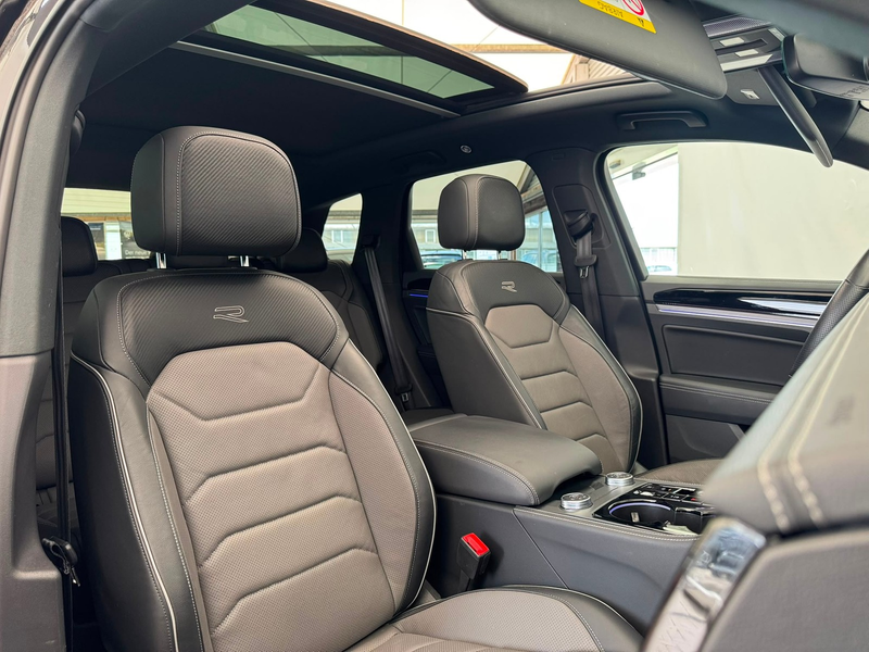 Volkswagen Touareg R-LINE 3.0 TDI DSG+AHK+PANO+KAMERA+STHZ+MATRIX+... — photo 14