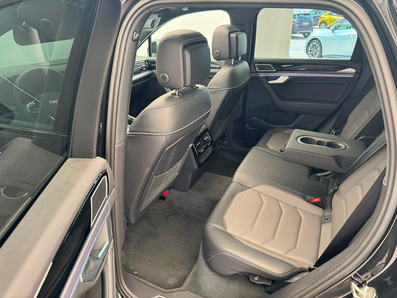Volkswagen Touareg R-LINE 3.0 TDI DSG+AHK+PANO+KAMERA+STHZ+MATRIX+... — photo 15