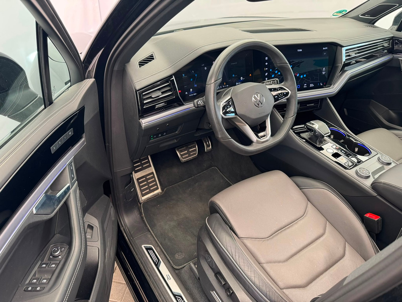 Volkswagen Touareg R-LINE 3.0 TDI DSG+AHK+PANO+KAMERA+STHZ+MATRIX+... — photo 12