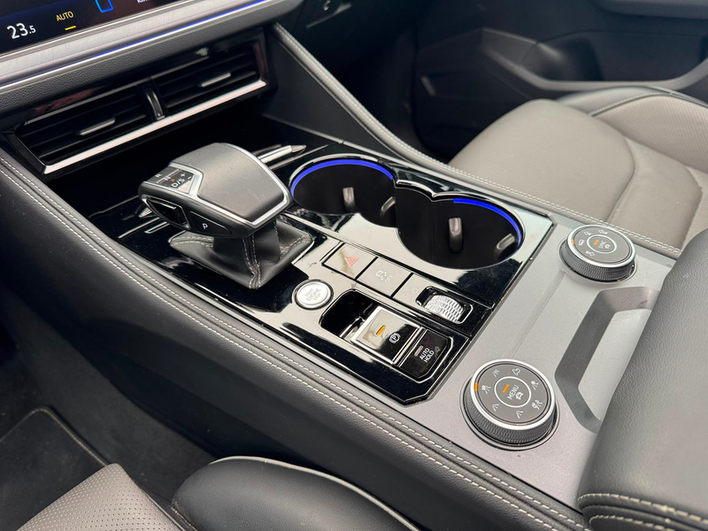 Volkswagen Touareg R-LINE 3.0 TDI DSG+AHK+PANO+KAMERA+STHZ+MATRIX+... — photo 9