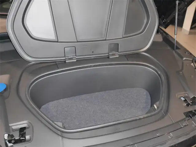 Volvo EX40 Extended Range Plus Black Edition Ansicht 17