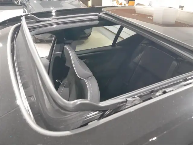 Volvo EX40 Extended Range Plus Black Edition Ansicht 8