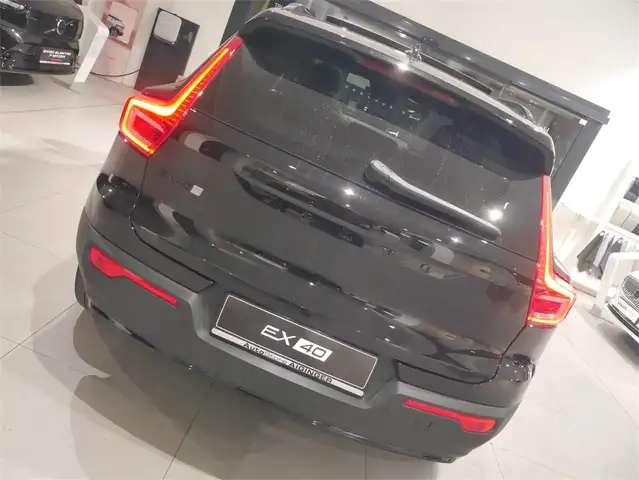 Volvo EX40 Extended Range Plus Black Edition Ansicht 4