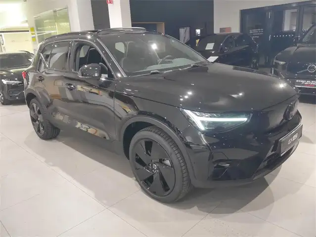 Volvo EX40 Extended Range Plus Black Edition