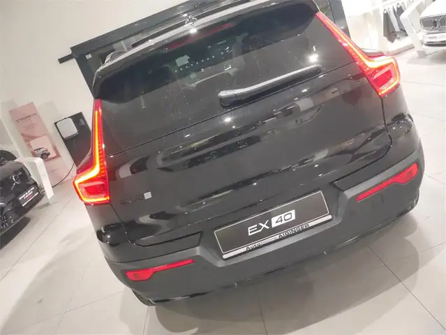 Volvo EX40 Extended Range Plus Black Edition Ansicht 6