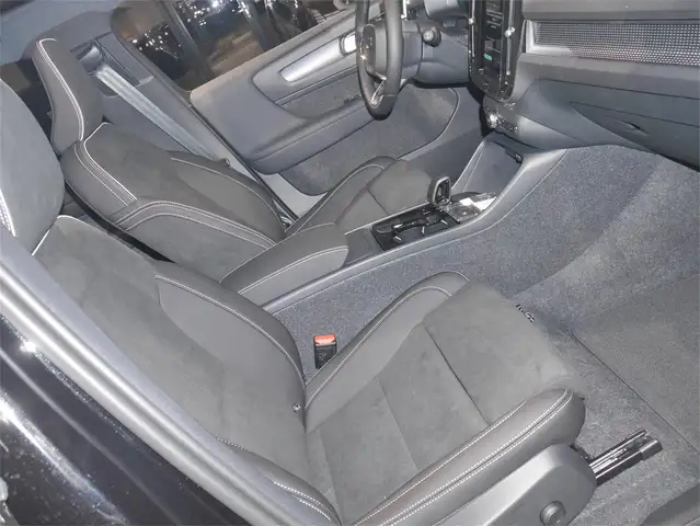 Volvo EX40 Extended Range Plus Black Edition Ansicht 24