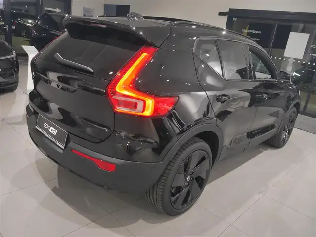 Volvo EX40 Extended Range Plus Black Edition Ansicht 3