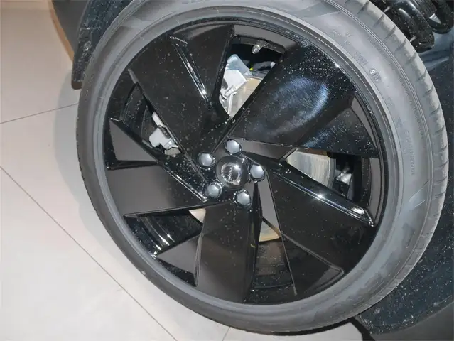 Volvo EX40 Extended Range Plus Black Edition Ansicht 16