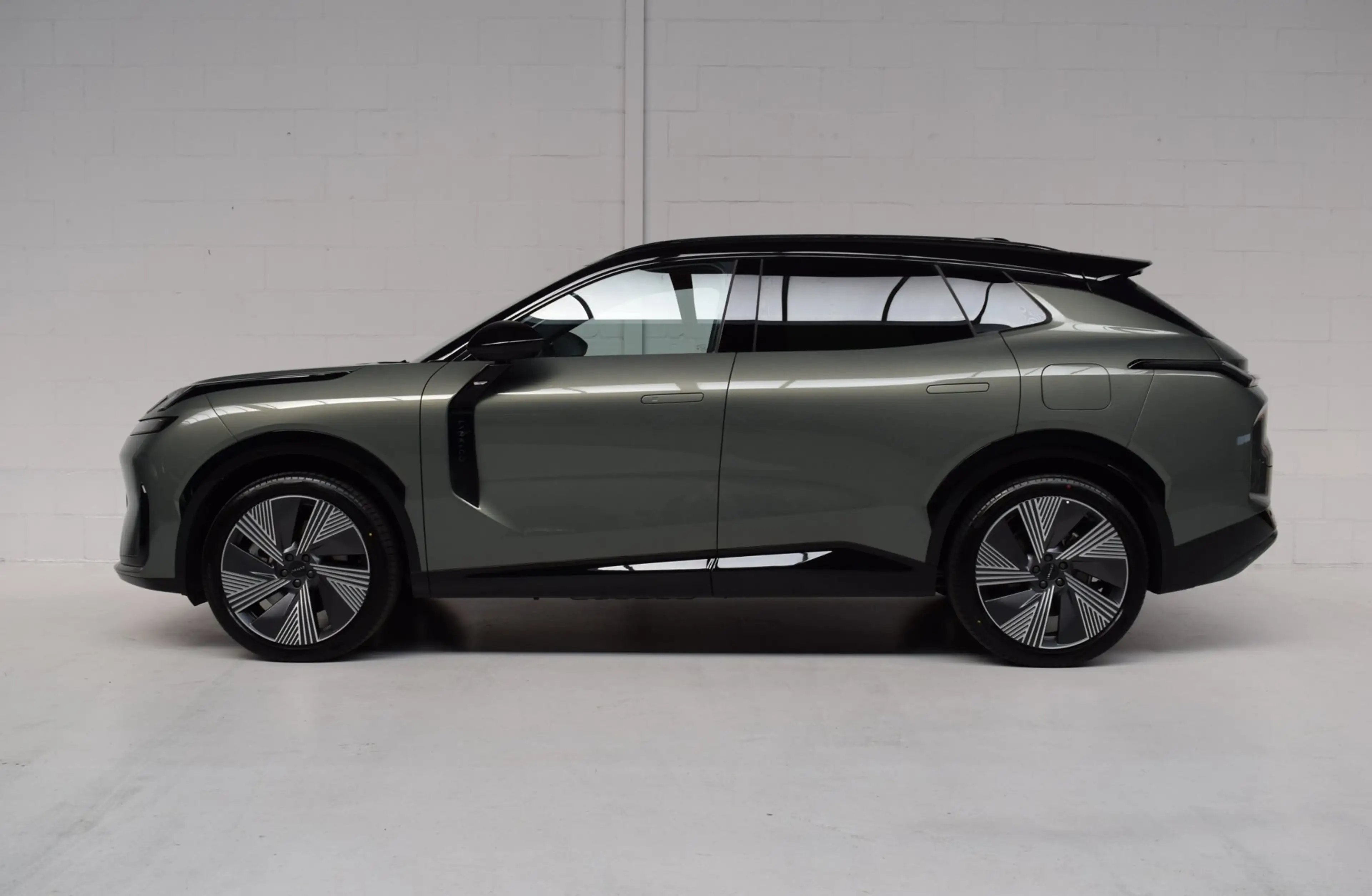 Lynk & Co 08 1.5 More PHEV 200KM RANGE / PANORAMADAK / HARMAN-K — photo 13