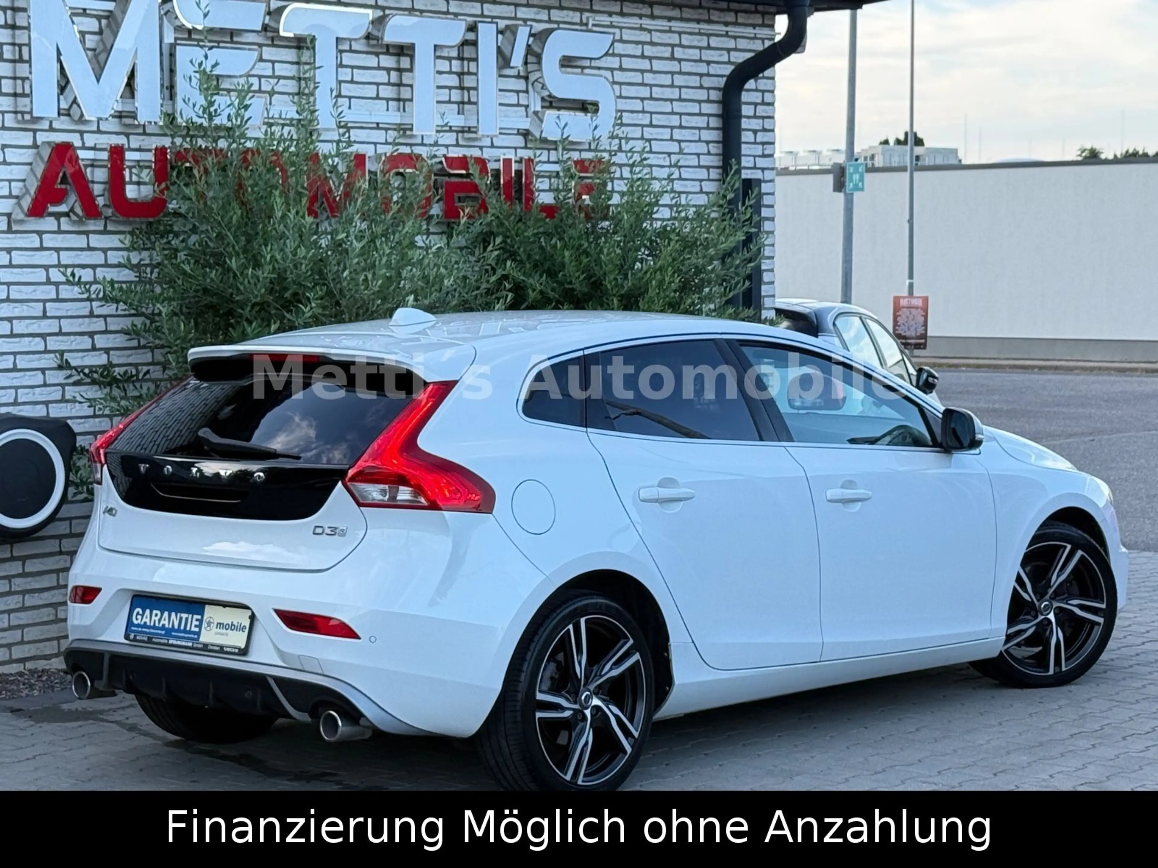 Volvo V40 D3 2.0D R-Design/LED/Navi/Top — photo 6
