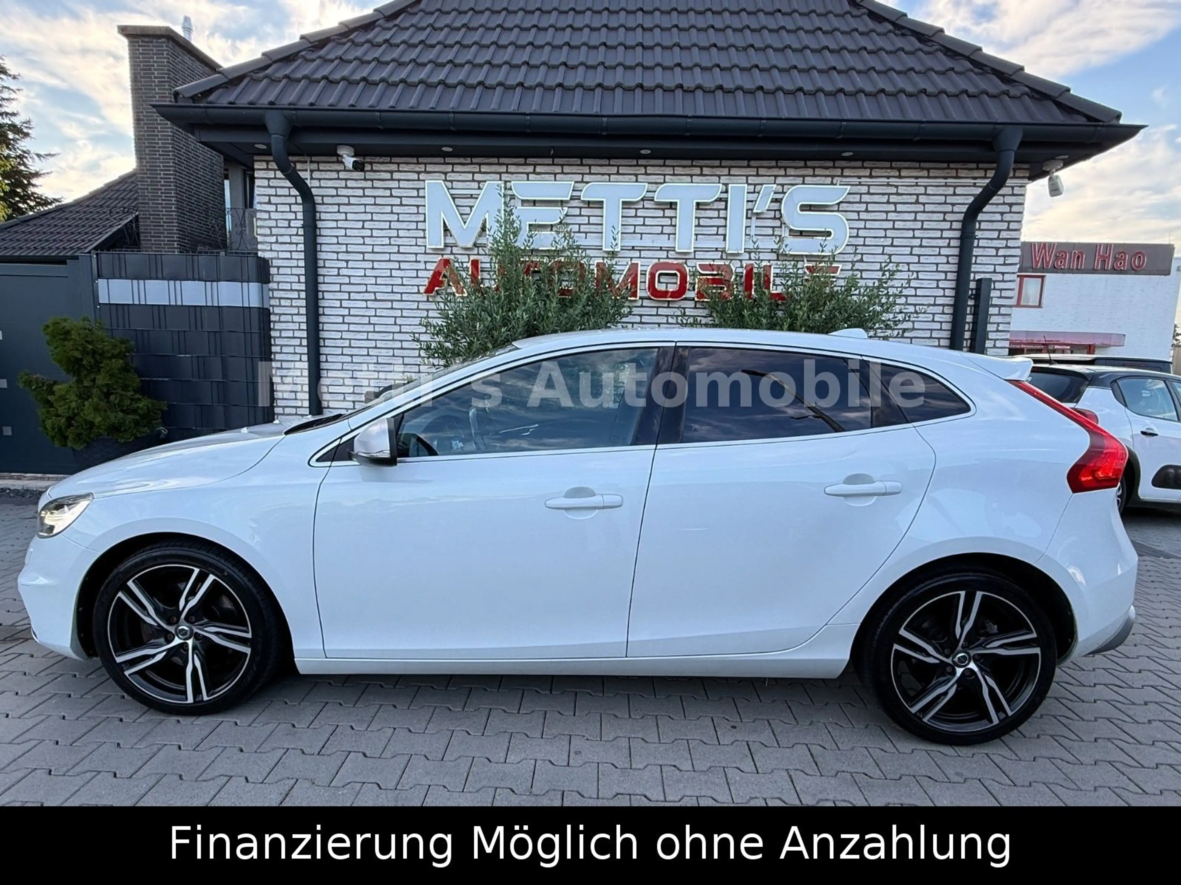 Volvo V40 D3 2.0D R-Design/LED/Navi/Top — photo 10
