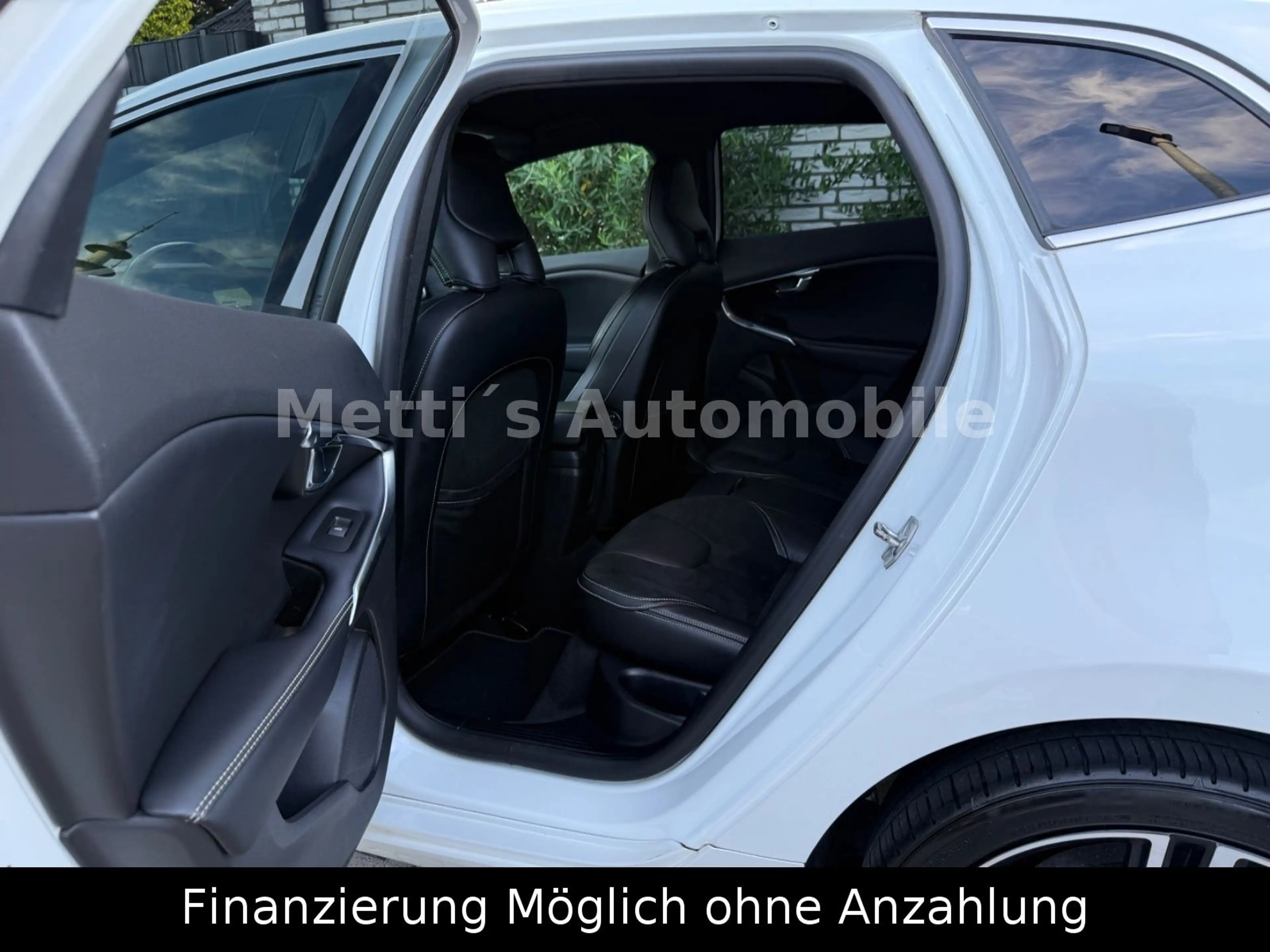 Volvo V40 D3 2.0D R-Design/LED/Navi/Top — photo 15
