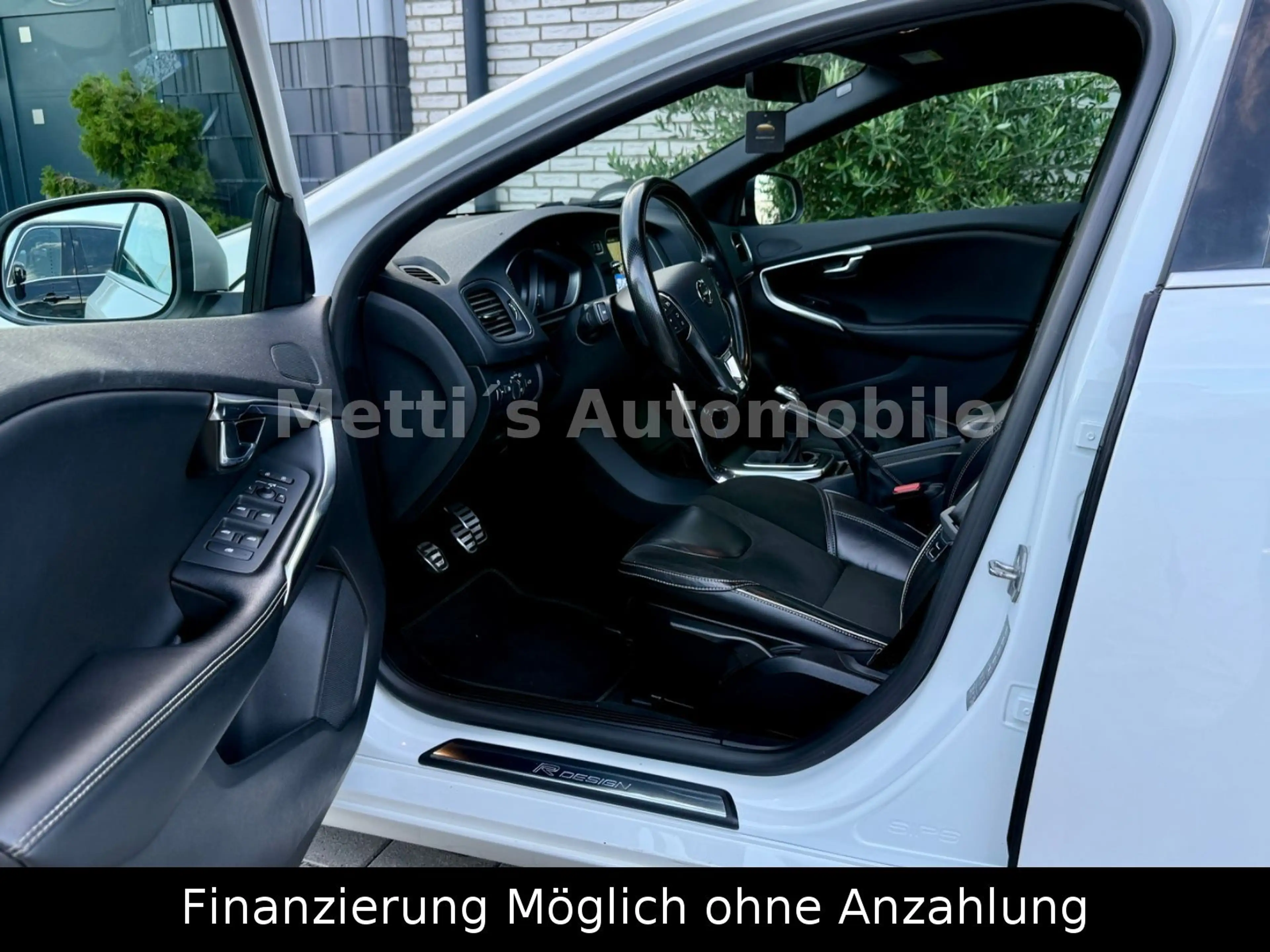 Volvo V40 D3 2.0D R-Design/LED/Navi/Top — photo 12