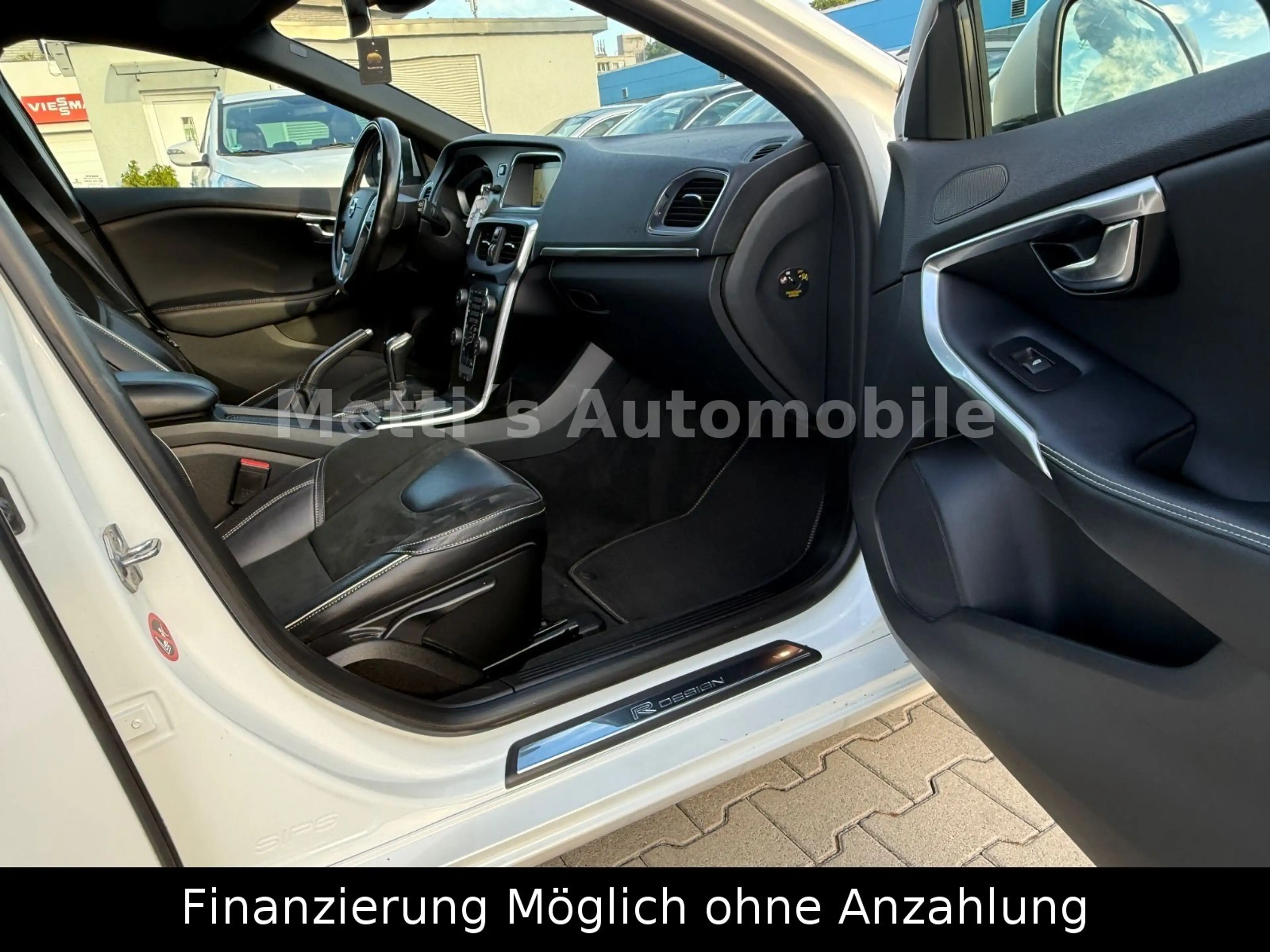 Volvo V40 D3 2.0D R-Design/LED/Navi/Top — photo 13