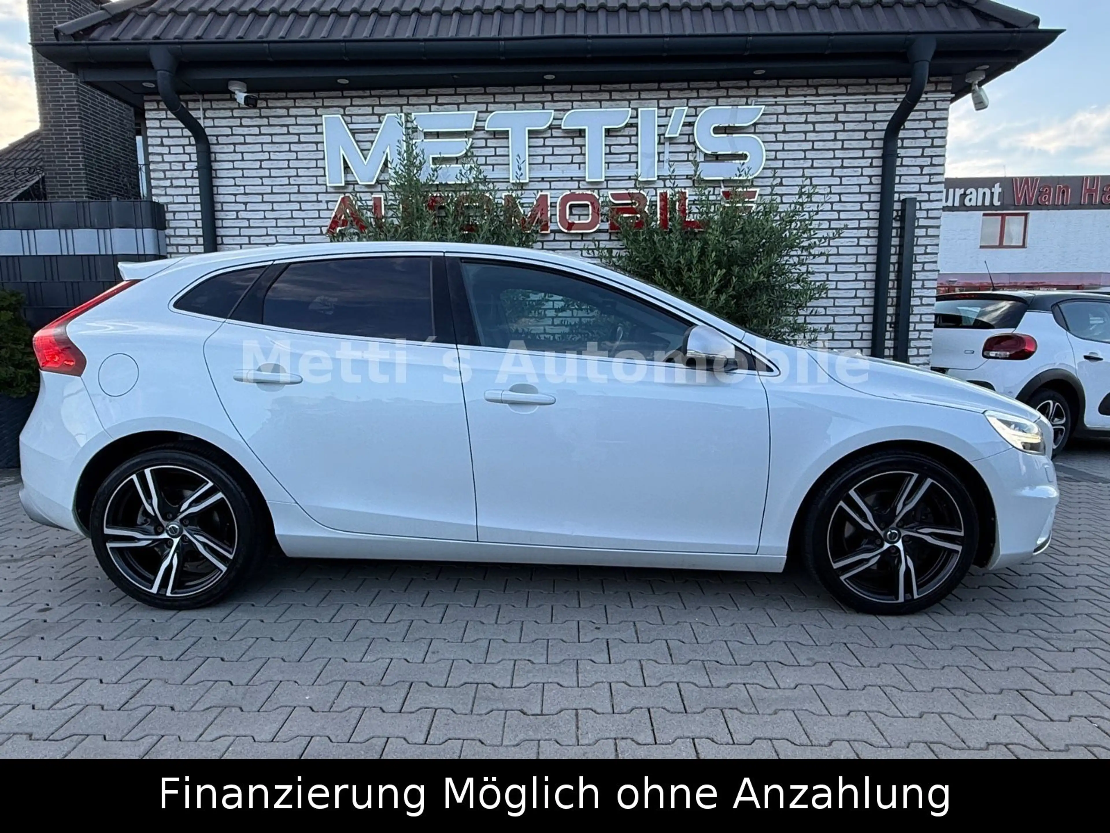 Volvo V40 D3 2.0D R-Design/LED/Navi/Top — photo 11