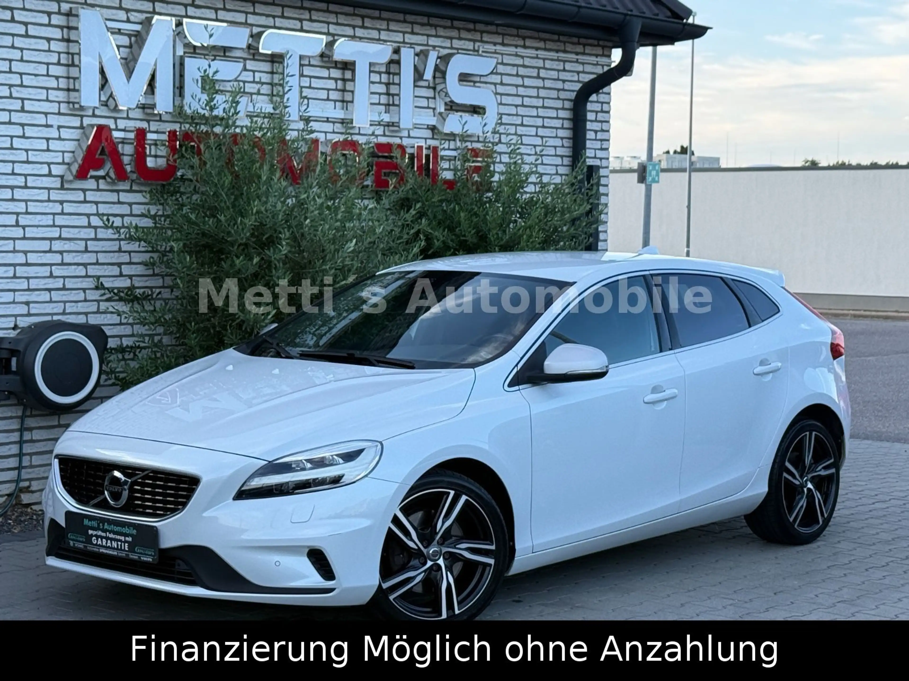 Volvo V40 D3 2.0D R-Design/LED/Navi/Top