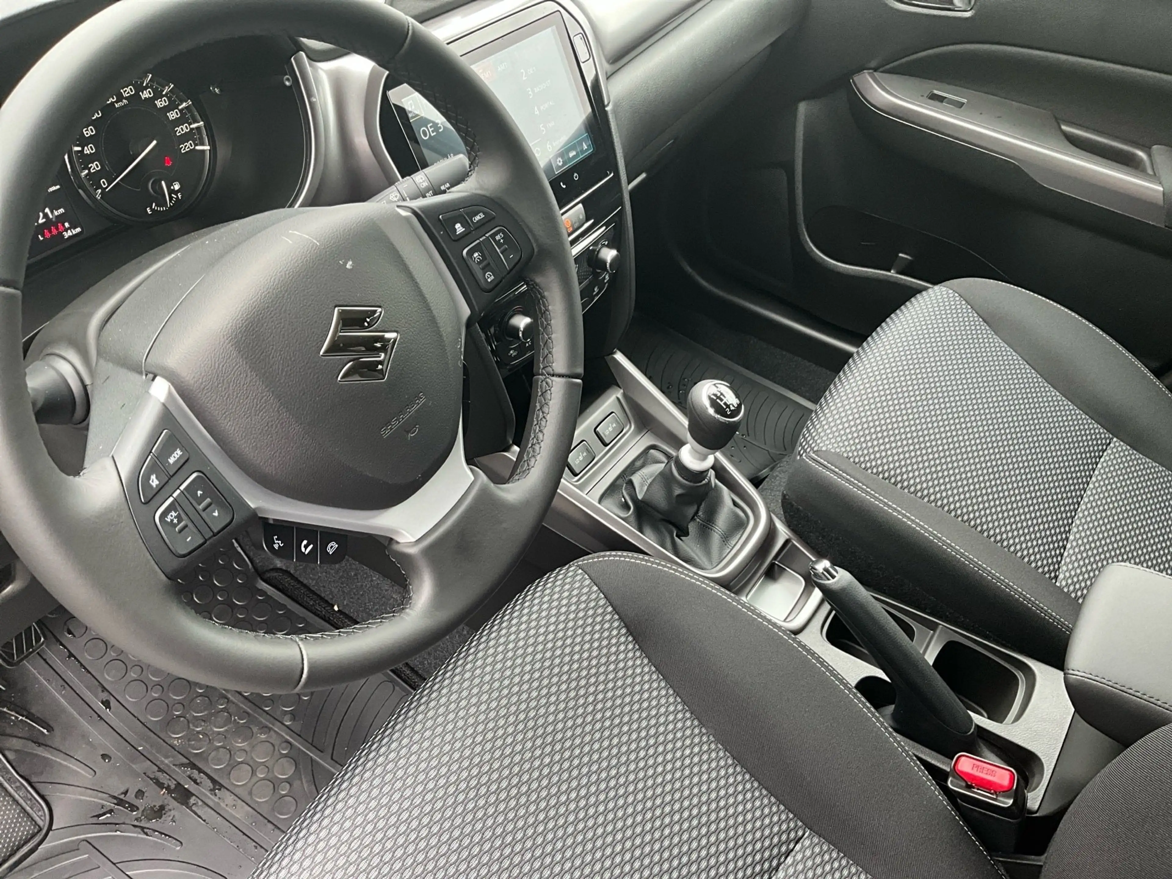 Suzuki Vitara shine — photo 15