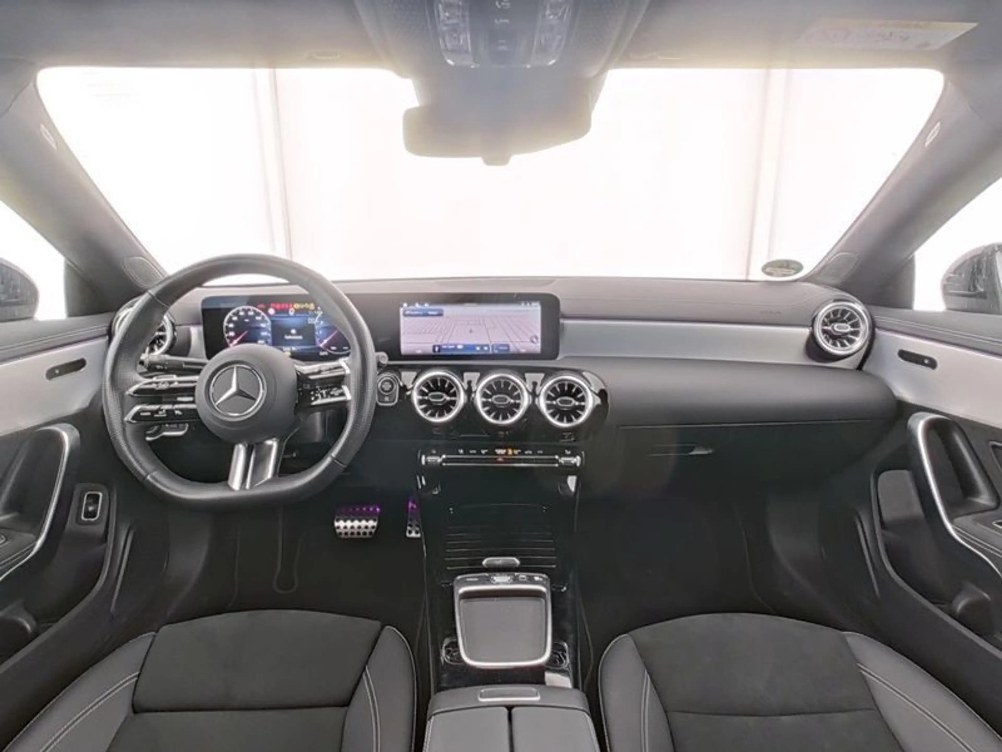 Mercedes-Benz CLA 220 4Matic Special Night Pano 360 DIS M-Beam — photo 3
