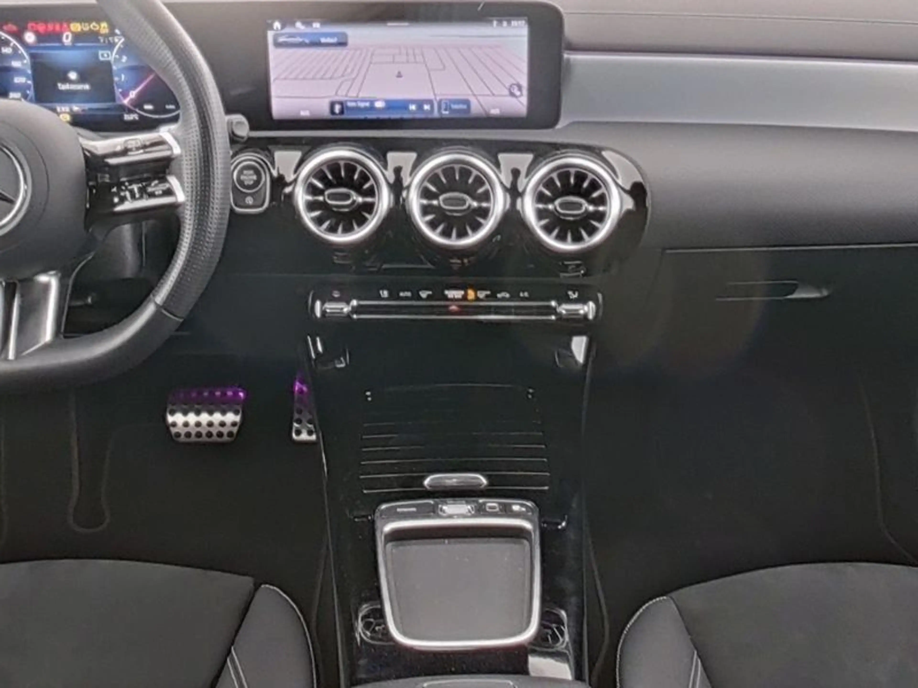 Mercedes-Benz CLA 220 4Matic Special Night Pano 360 DIS M-Beam — photo 7