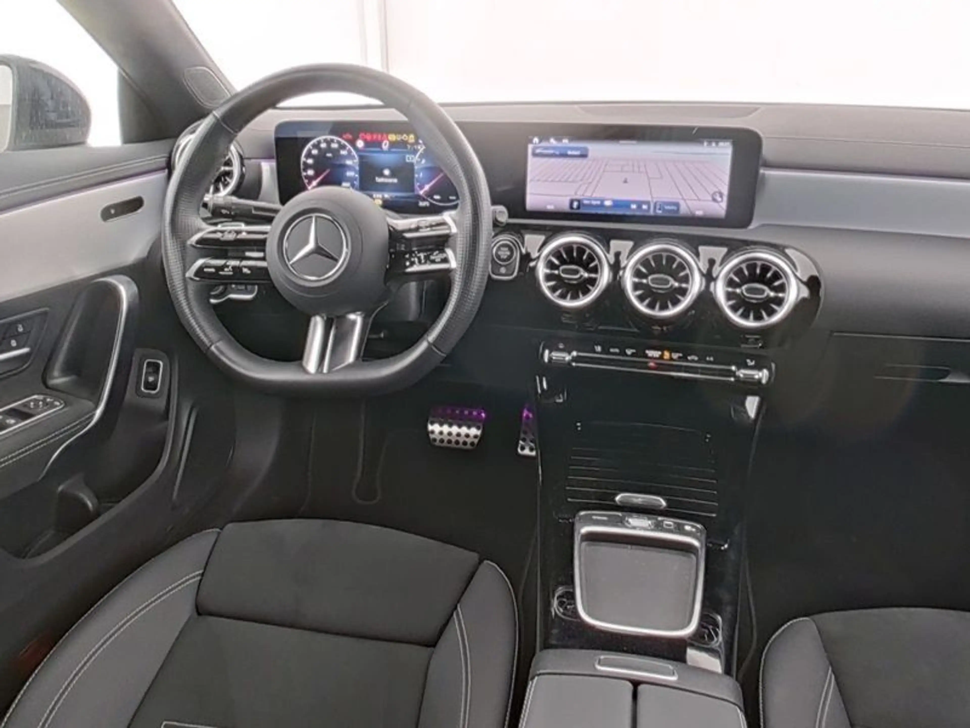 Mercedes-Benz CLA 220 4Matic Special Night Pano 360 DIS M-Beam — photo 5
