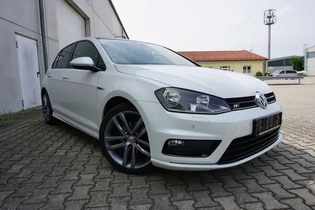Volkswagen Golf 2.0TDI Pano SHZ PDC Tempomat R-Line