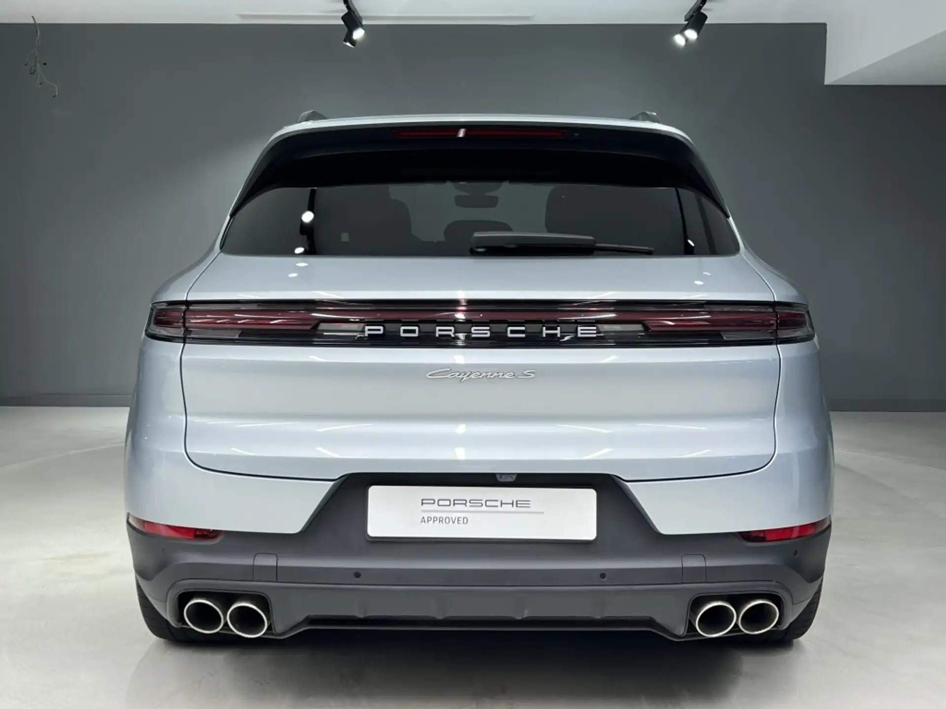 Porsche Cayenne S E-Hybrid 2025 은색 사진 4