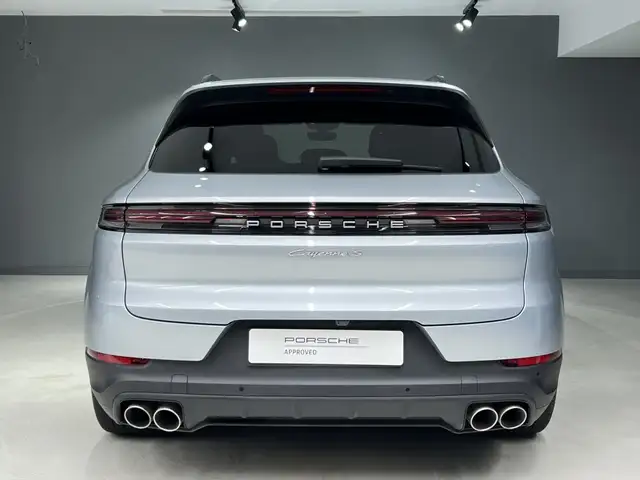 Porsche Cayenne view 4
