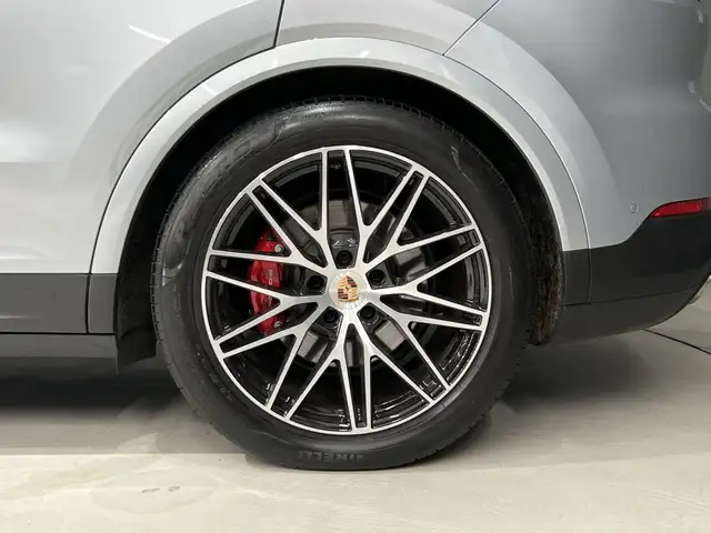 Porsche Cayenne view 9