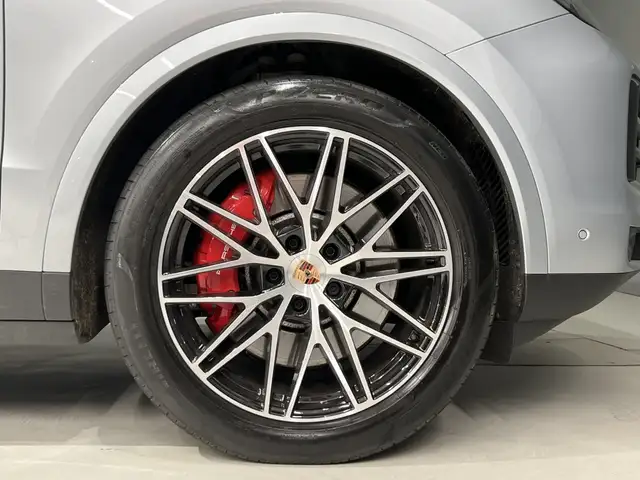 Porsche Cayenne view 11