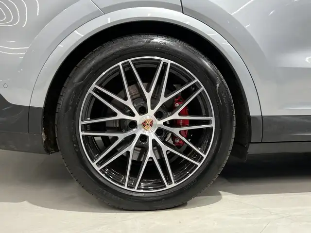 Porsche Cayenne view 12