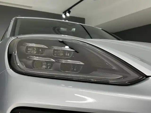 Porsche Cayenne view 14