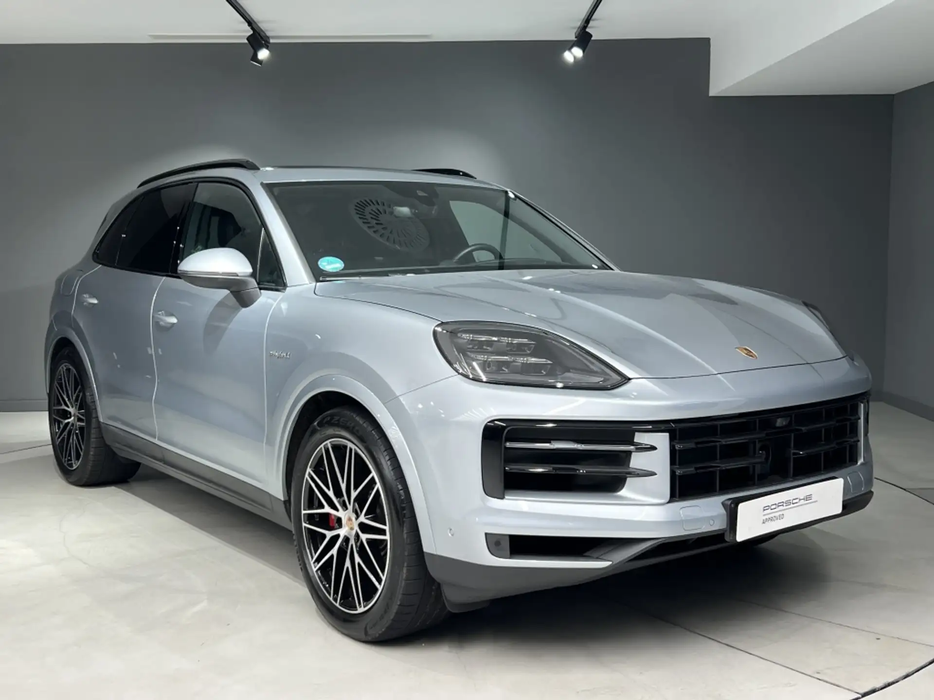 Porsche Cayenne S E-Hybrid 2025 은색 사진 7