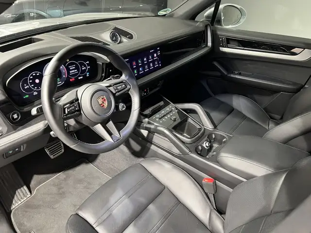 Porsche Cayenne view 21