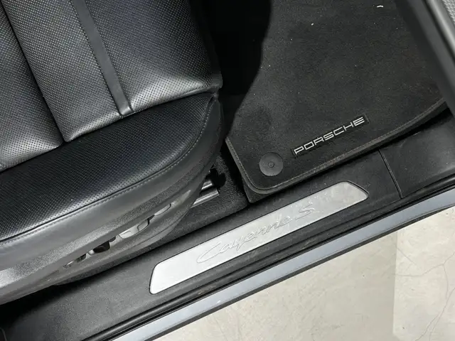 Porsche Cayenne view 29