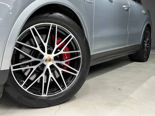 Porsche Cayenne view 18