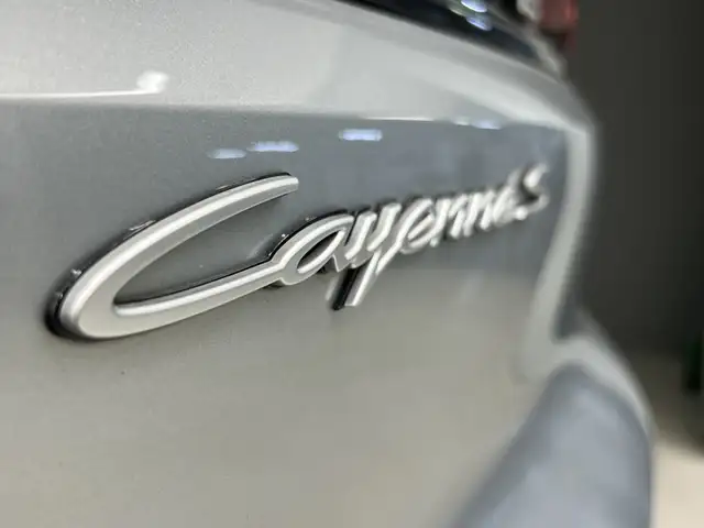 Porsche Cayenne view 13