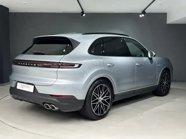 Porsche Cayenne view 5