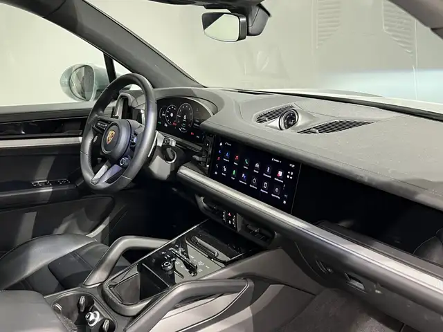 Porsche Cayenne view 26