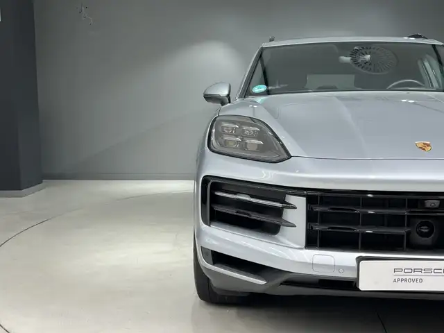 Porsche Cayenne view 19